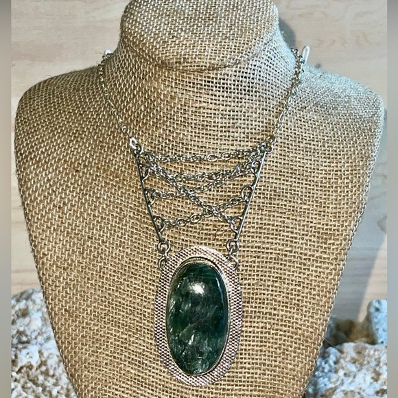 Seraphinite Crystal Pendant Necklace - Picture 10 of 12